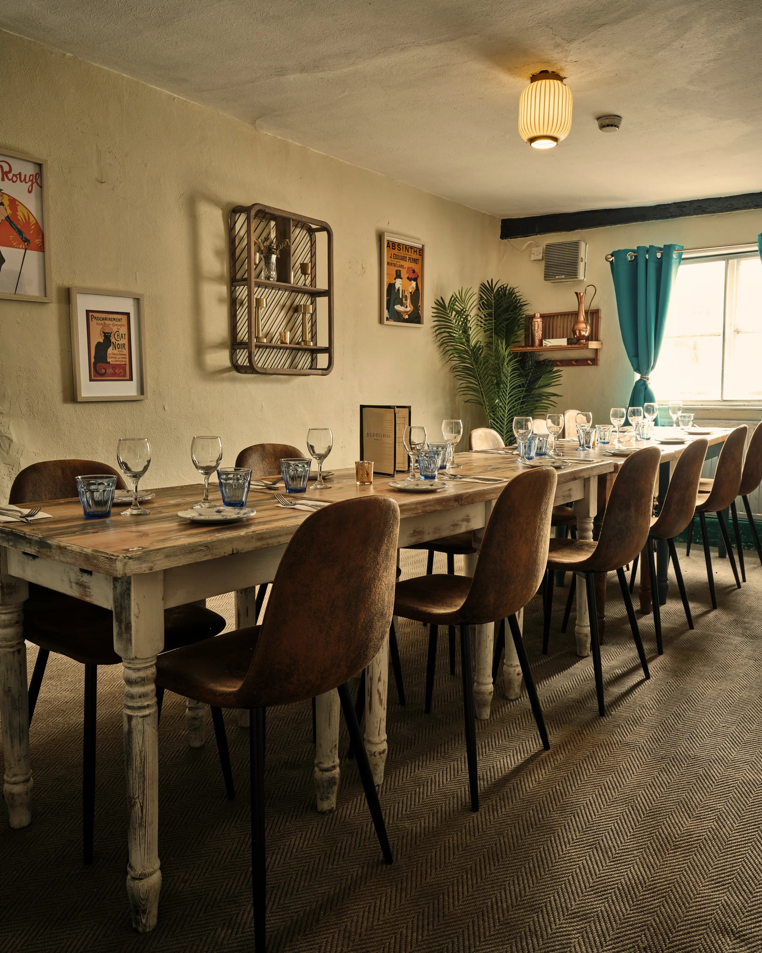 Private room for 12-20 people